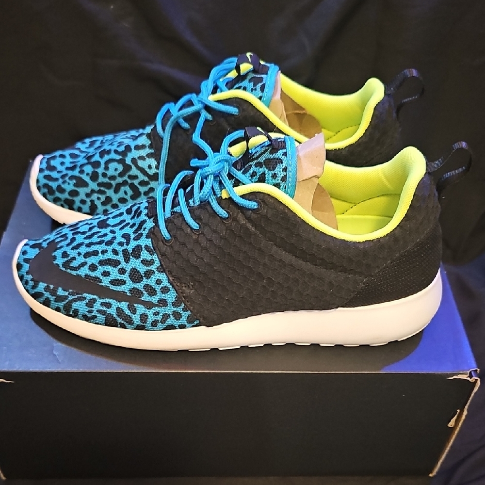 *Like New* Nike Roshe Run FB Cheetah Blue!
